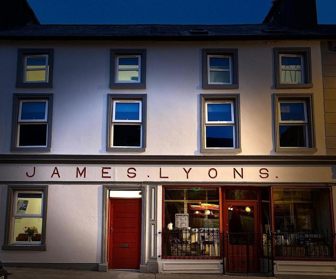 'James Lyons' The Old Main St Ballyhaunis Extérieur photo